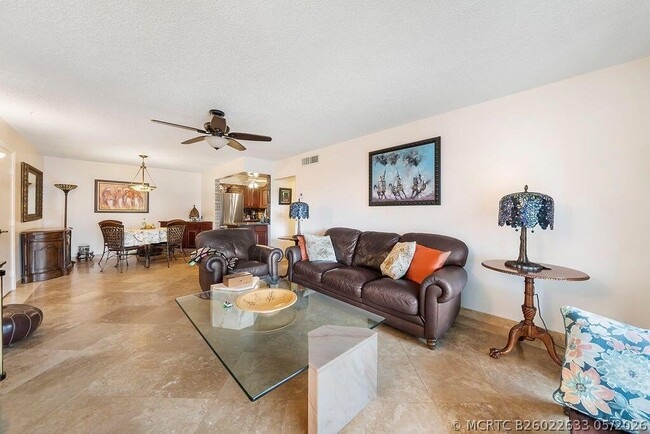 Building Photo - 9900 Pineapple Tree Dr