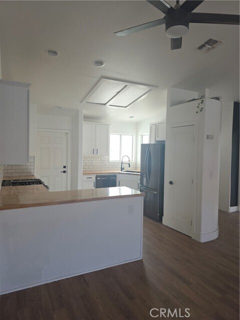 Building Photo - 57336 Crestview Dr