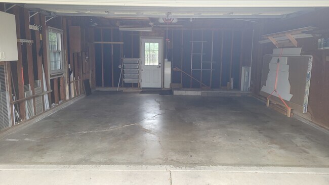 Building Photo - 308 Tamarack Ave
