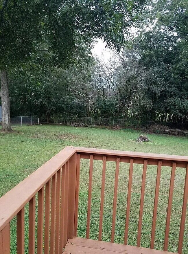 Building Photo - "Charming 3-Bedroom Home in Anderson with Modern Comforts!"