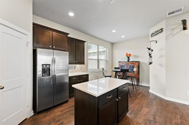 Building Photo - 17040 Shy Leaf Ct