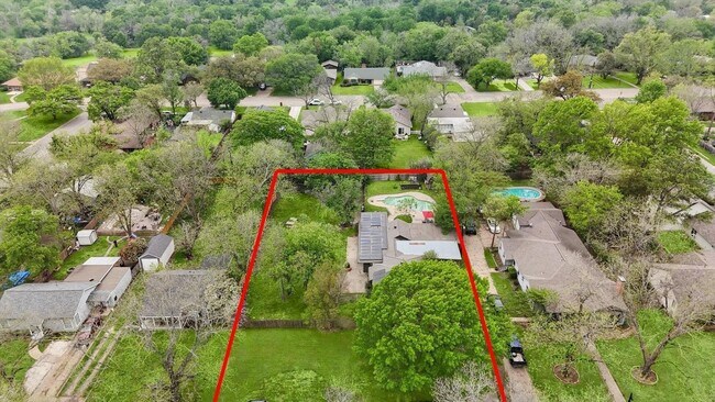 Building Photo - Amazing Historic 1940's Home in Original C...
