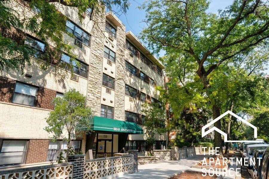 Building Photo - 512 W Briar Pl