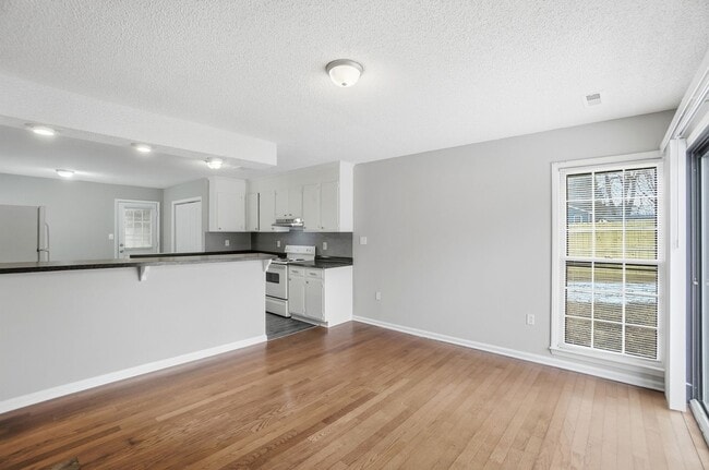 Building Photo - 3 Bedroom Ranch with a 2 Car Garage!