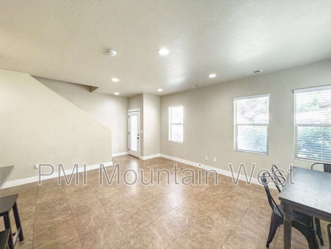 Building Photo - 2119 Orchard Pines Loop E