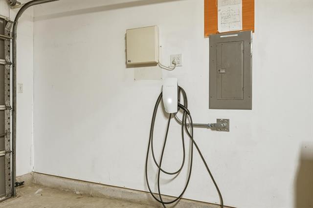 Building Photo - 836 Lakeview Cir