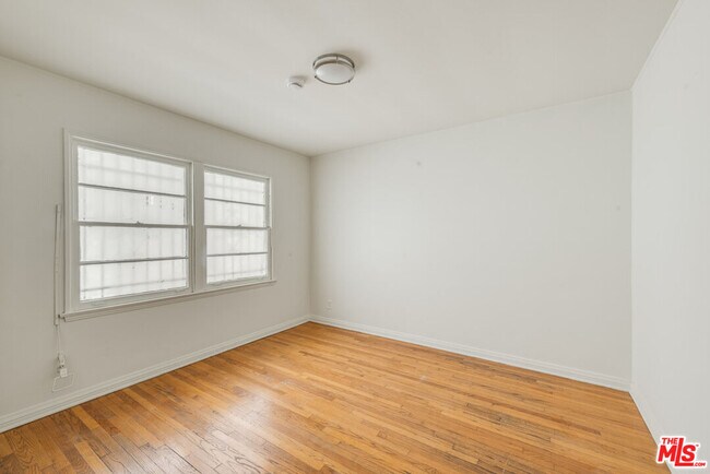 Building Photo - 1706 N Stanley Ave