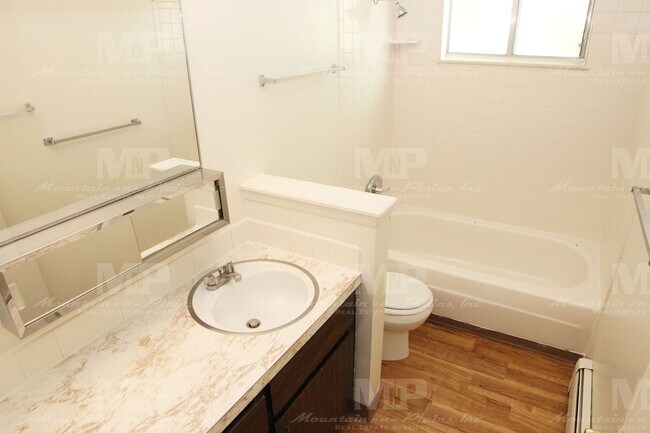 Building Photo - 2909 Sumac St