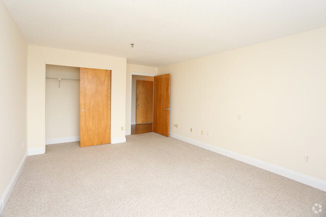 2BD Bed - Atrium On Commonwealth