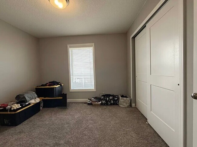 Building Photo - Gorgeous 4BR/2.5BA Rogers Home Available 8/1!