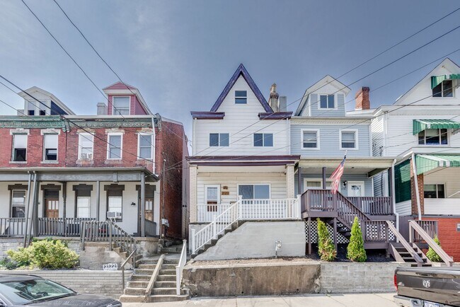 Building Photo - Available JULY 2026 - Spacious 3 Bedroom, 1.5 Bath w/ City Views!