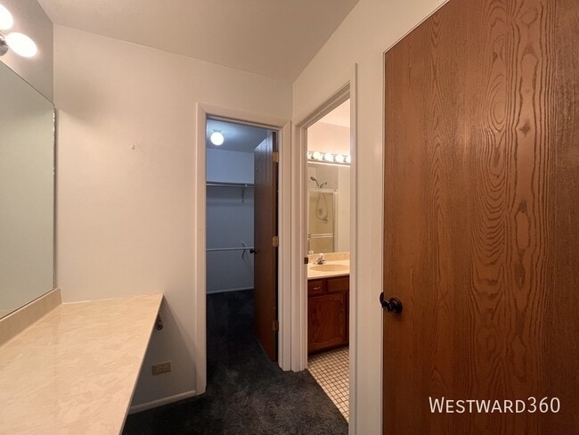 Building Photo - 1587 Stonehill Ct