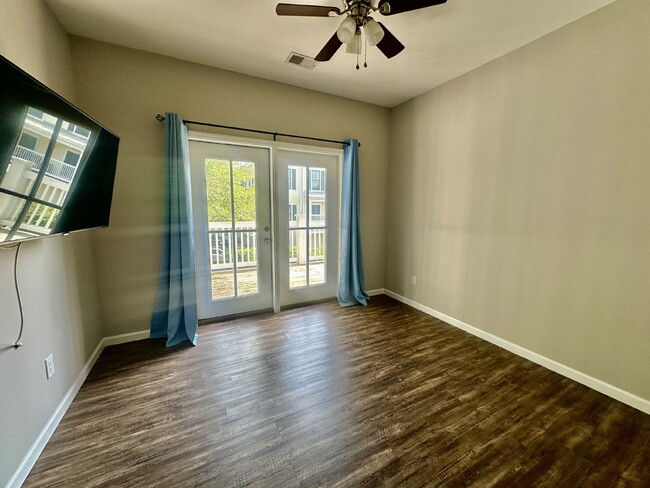 Building Photo - Two Bedroom Apartment in the Heart of the Bluffton Promenade!
