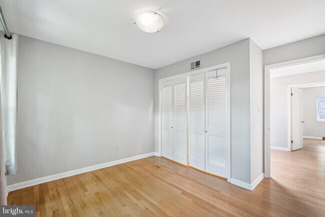 Building Photo - 214 James Thurber Ct