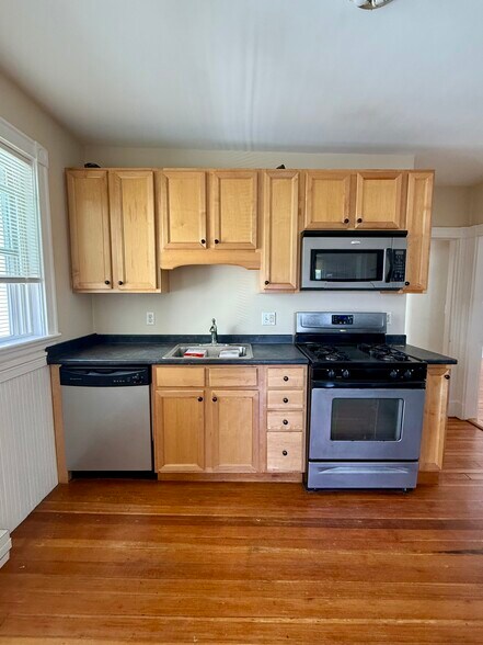 Building Photo - 86 Conwell Ave