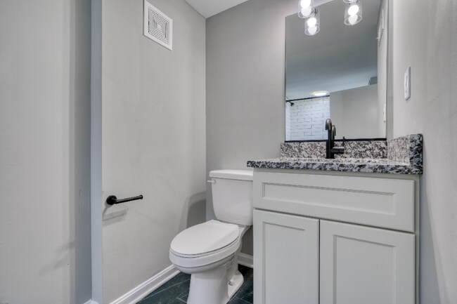 Building Photo - 6722 Brentwood Ave