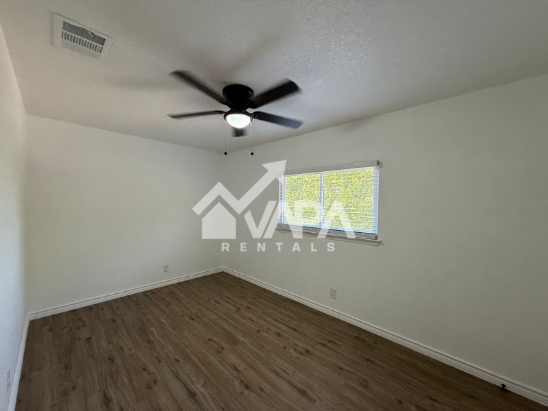 Building Photo - 8259 Sunshine Trail Dr