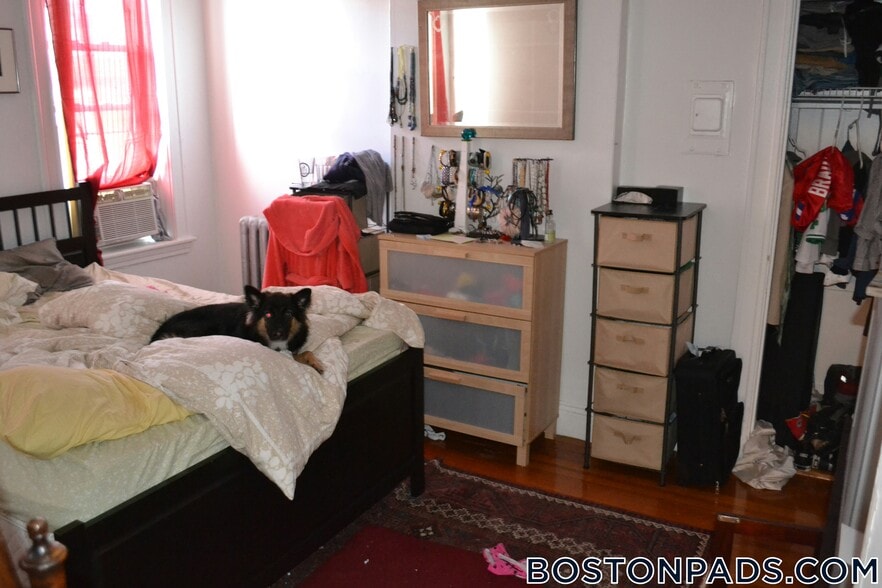 Building Photo - 518 Cambridge St