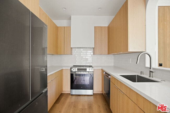 Building Photo - 2671 Benedict St