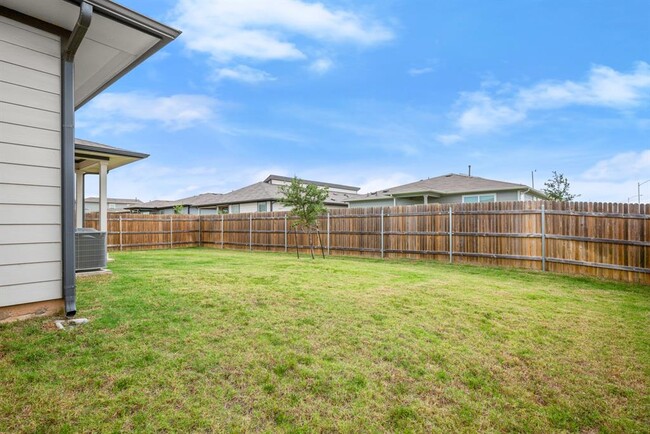 Building Photo - 3024 Egan Dr