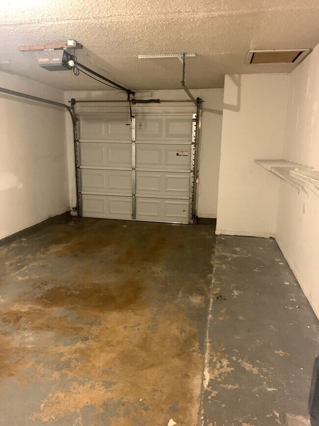 Building Photo - 2808 Persimmon Dr