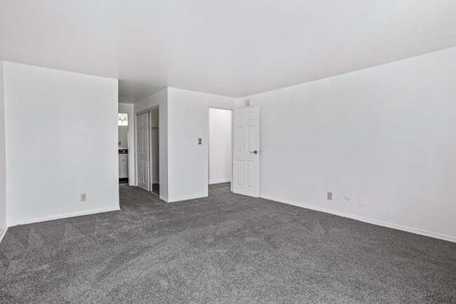 Building Photo - 16400 N Park Dr