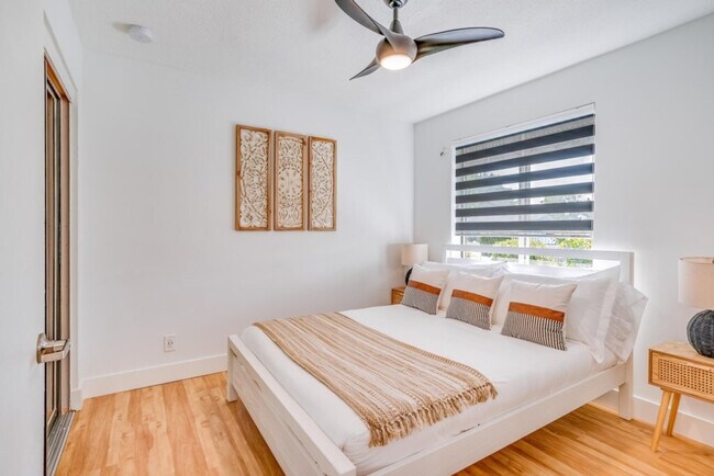 Building Photo - 1814 NW 14th Ave