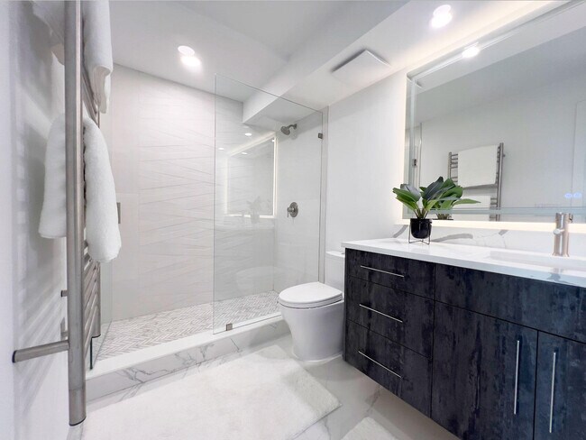 Building Photo - 3546 S Ocean Blvd