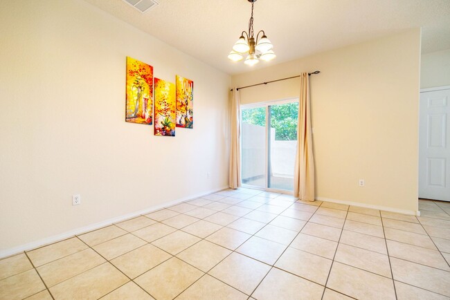 Building Photo - 2 Story 3 Bedroom Townhome Available Now f...