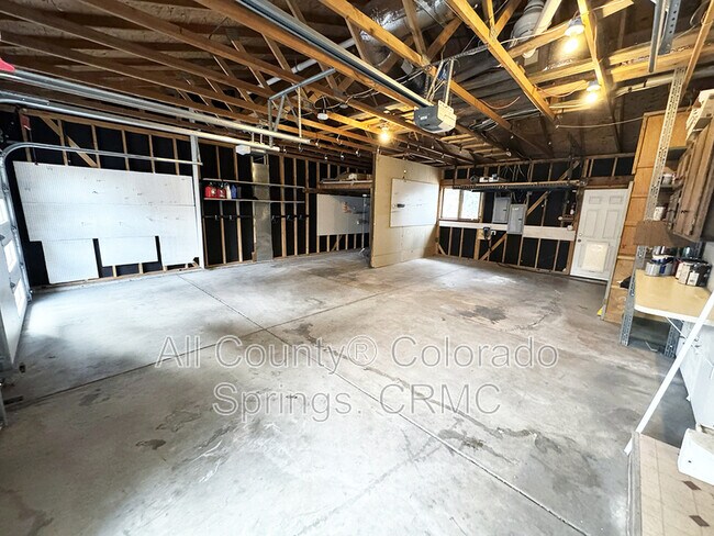 Building Photo - 460 Wintery Cir N