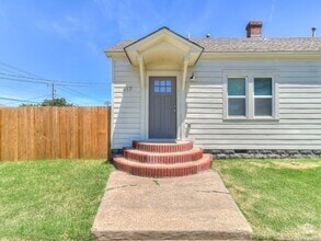 Building Photo - Beautifully Remodeled 2 bed / 1 bath