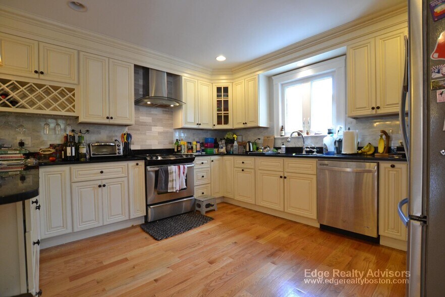 Building Photo - 6 Cummings Rd