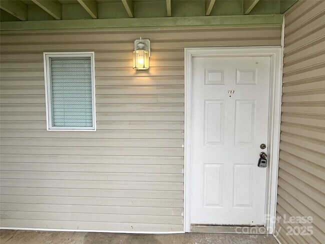 Building Photo - 1675 Eagles Pl