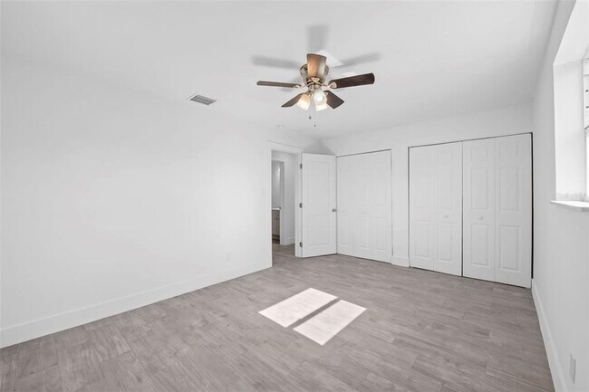 Building Photo - 5641 NE 8th Ave