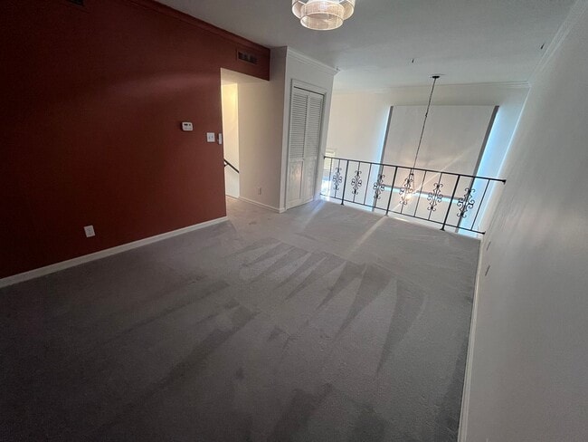 Building Photo - 725 N Stackman Dr