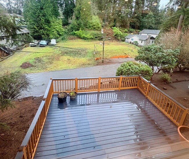 Building Photo - Sooooo Much Space! Beautifully remodeled Shoreline home!