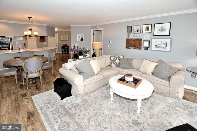 Primary Photo - 6940 Fairfax Dr