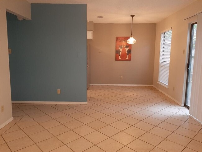 Building Photo - 1411 Click Cove
