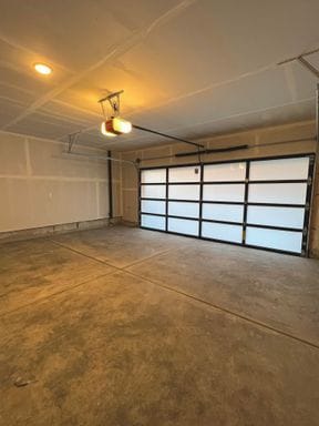 Building Photo - Modern 3Bed/2Bath PLUS 2 car garage Townhome in Bellevue!