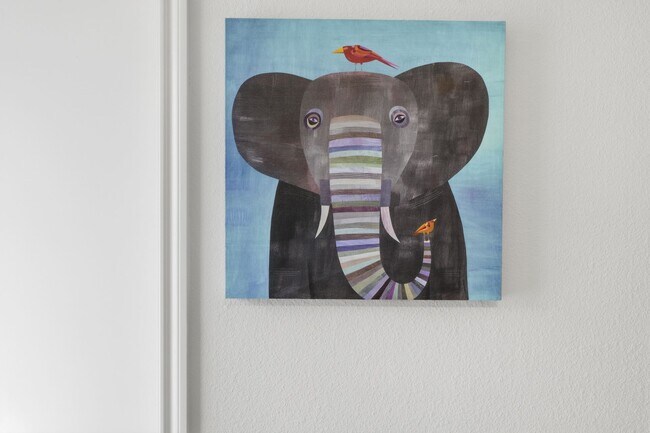 Building Photo - 4 bed with back yard in great East side location.