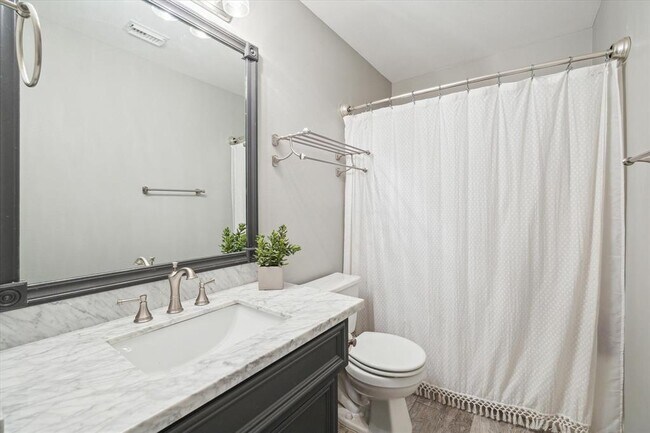 Building Photo - 1703 Redwing Pines Dr