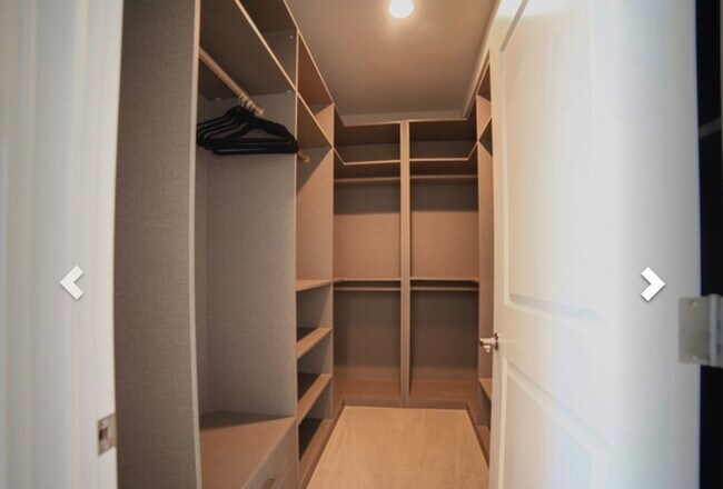 Building Photo - 907 S Shenandoah St