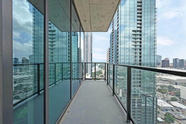 Building Photo - 84 East Ave