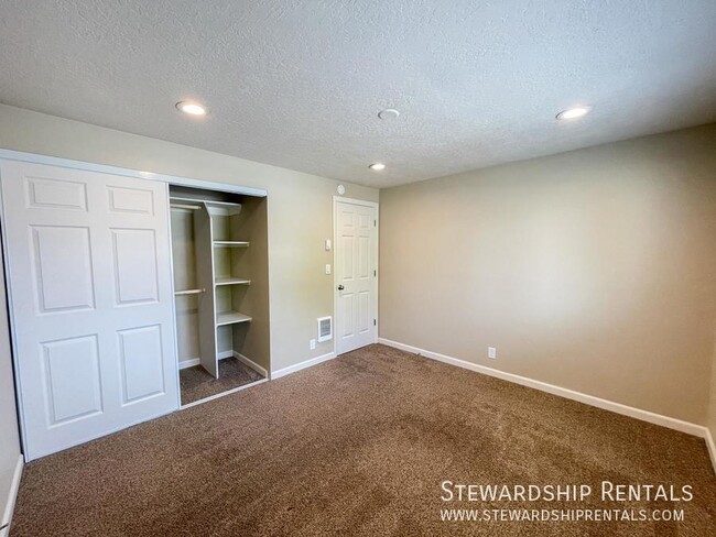 Building Photo - Newly rehabbed home in Springfield