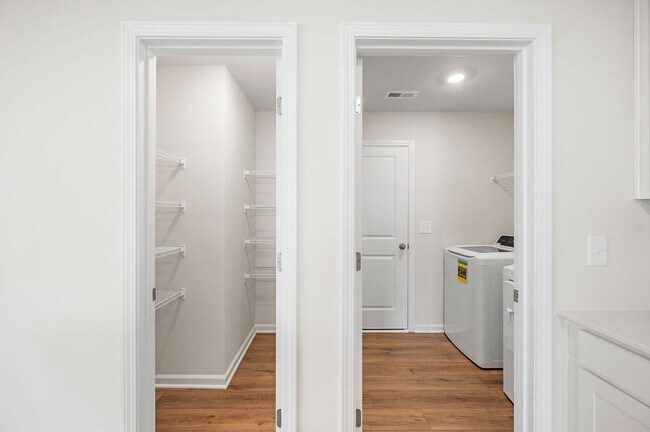 Building Photo - 115 Broadtree Cir