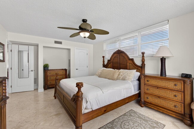 Building Photo - 3640 N Ocean Dr