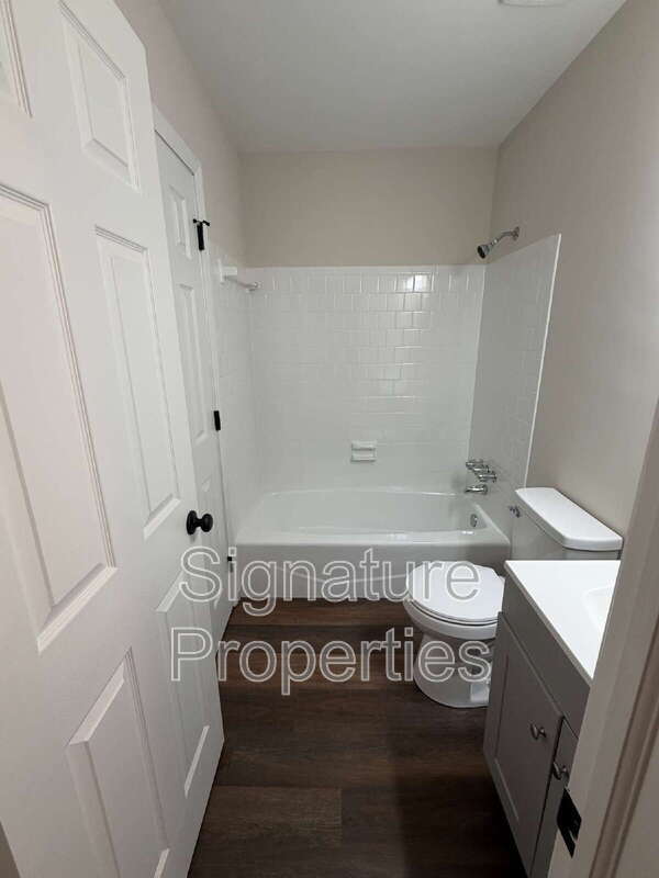 Building Photo - 339 E Jerald St