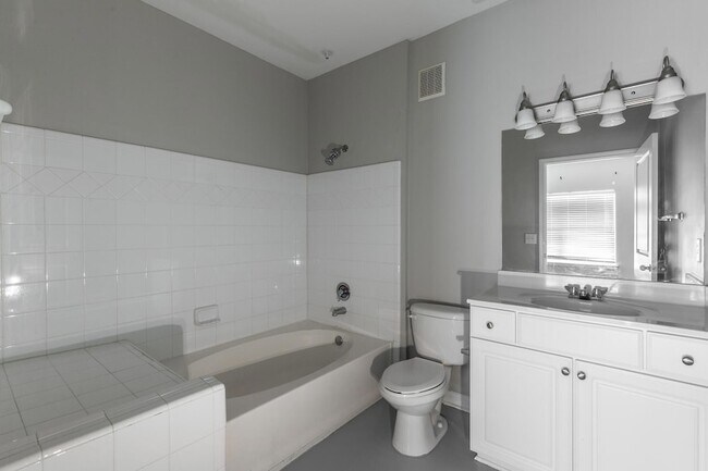 Building Photo - 6105 Regency Ct