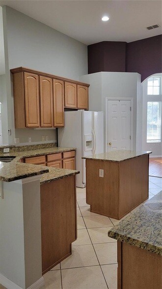 Building Photo - 421 Holly Fern Trl
