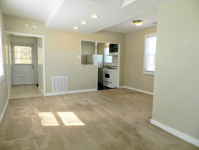 Building Photo - Come live at the Bay! Two Bedroom Willoughby Beach Cottage Available August 1st